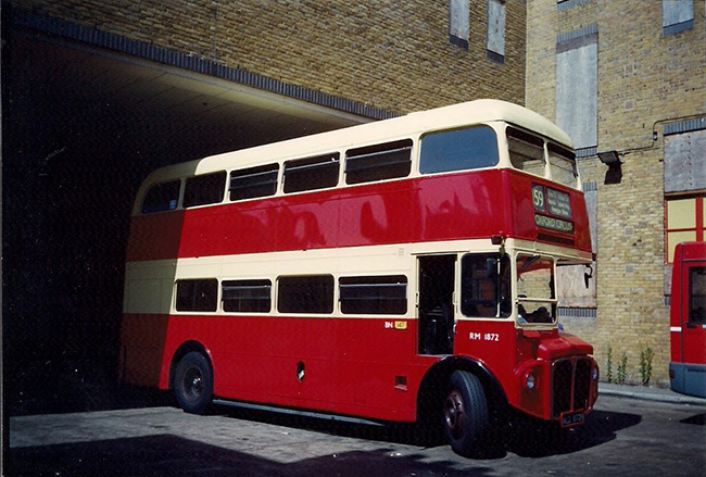 RM1872 Streatham Garage June 1995